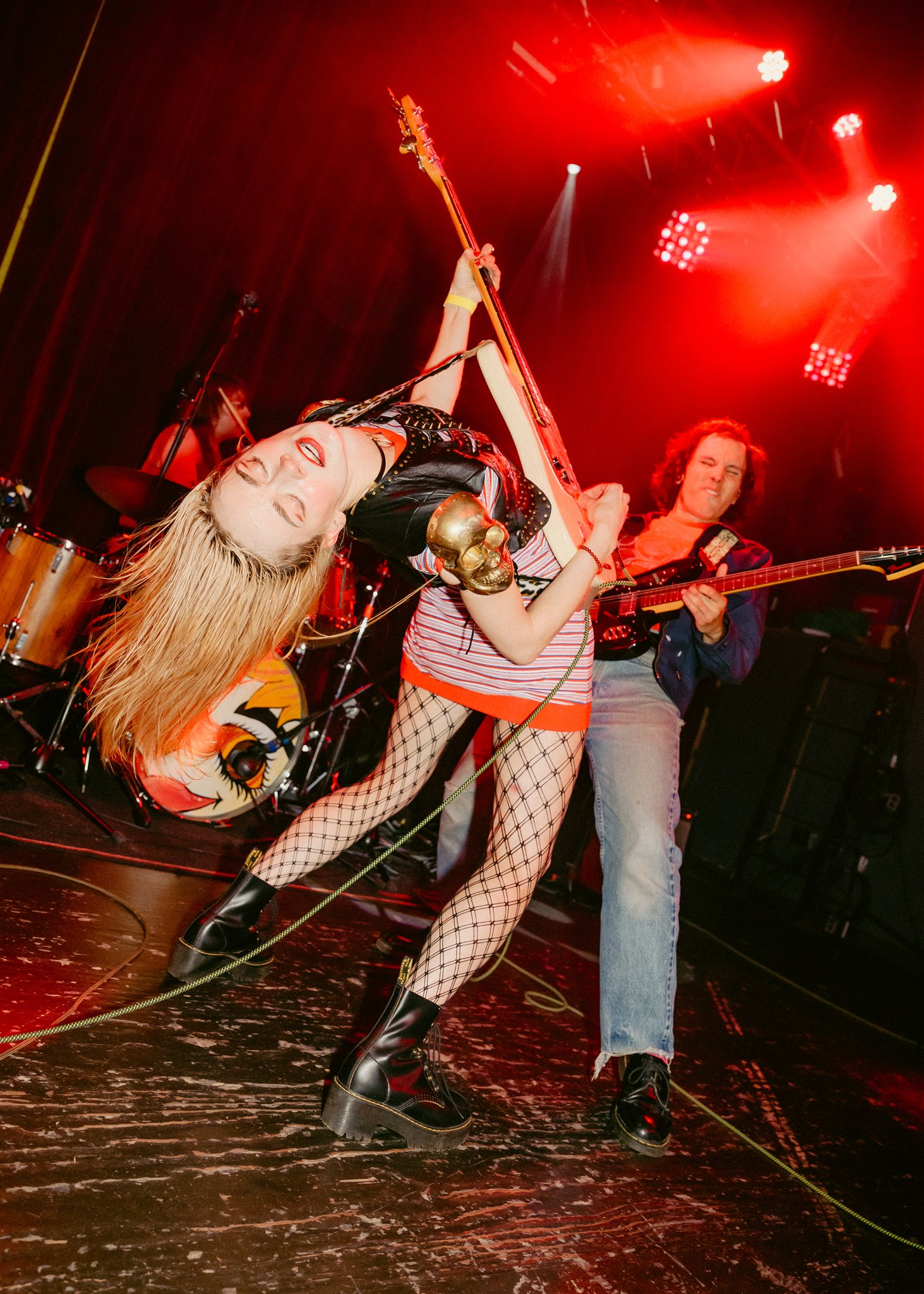 Biblioteka performing live onstage